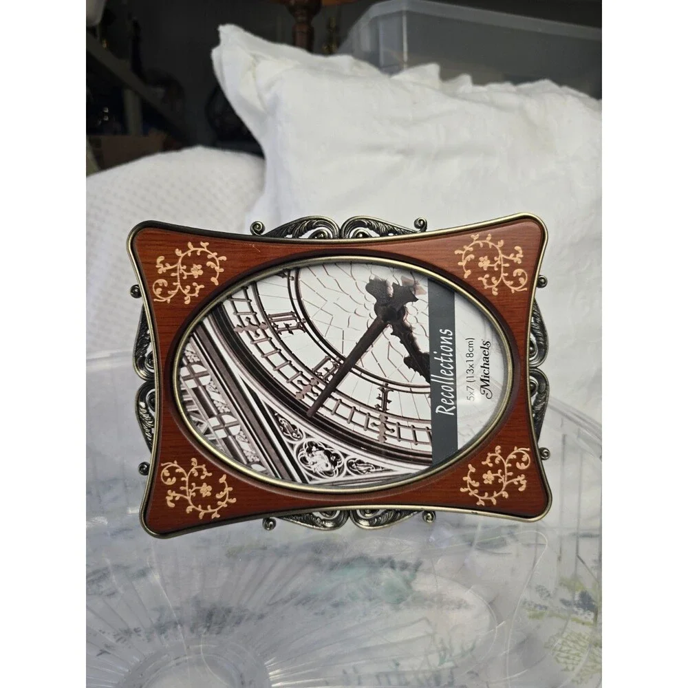 Pair of Art Deco Style Ornate Photo Picture Frames 5x7